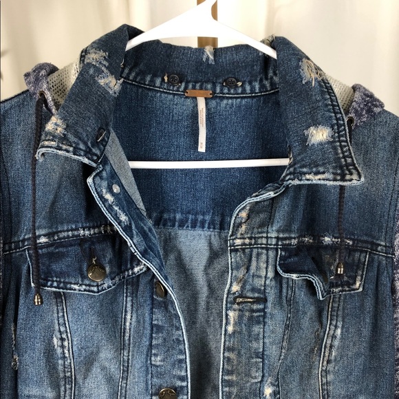 Free People Blue Denim Jacket with Knit Sleeves Mixed Media Sz M (O1) - Picture 3 of 9